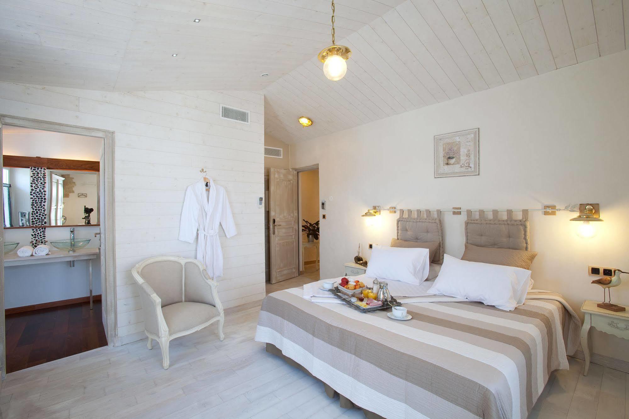 Chambre D'Hotes Hote Des Portes Ile De Re Ле-Порт Экстерьер фото